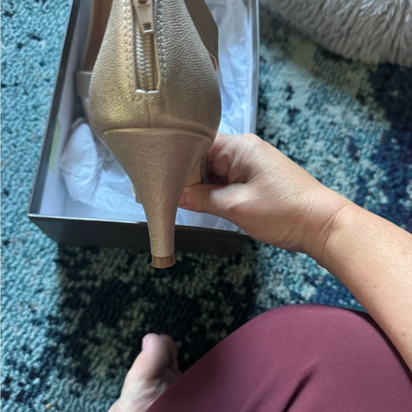 Style and Co Elegant Gold Women's Heels - Picture 3 of 4